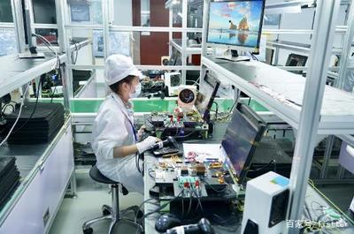 從硅砂到智慧 探秘機械革命工廠，揭秘筆記本電腦的誕生之旅